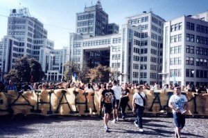У Харкові фани "Дніпра" і "Металіста" провели спільну ходу на підтримку бійців АТО