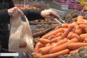 День без поліетилену: чи готові львів'яни попрощатися з пластиковими пакетами