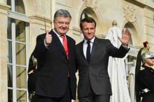 У Парижі відбулася офіційна зустріч Порошенка з Макроном