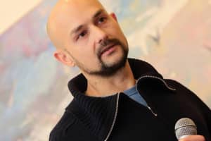Відомий письменник розірвав співпрацю з каналом "1+1"
