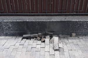 В полиции назвали причину взрыва под посольством РФ – фото