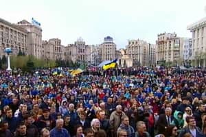 У центрі Києва люди зібралися на акцію "Захисти Україну" – трансляція