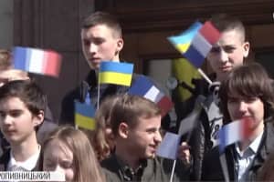 "Париже, ми з тобою": українські школярі співом висловили підтримку через пожежу в Нотр-Дамі