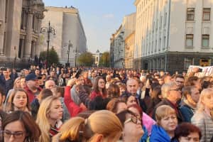 Дякую, Петре: тисячі людей зібралися під АП, щоб подякувати Порошенку