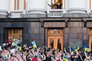 П'ять років Порошенка у цифрах: у BBC порахували, яку країну лишає Президент