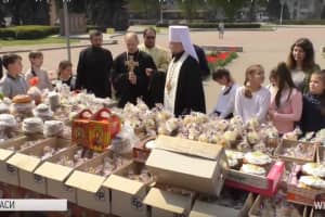 Як у Черкасах тисячу пасок для армійців зібрали – сюжет