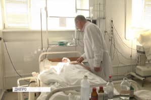 У Дніпрі лікарі рятують школяра, в якого в руках вибухнув великокаліберний патрон