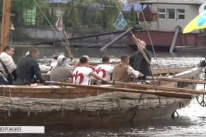 "Місцями запорозької слави": як учасники експедиції козацькою чайкою вниз по Дніпру мандрували