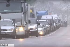 На українсько-польському кордоні значні черги спостерігаються вже другу добу