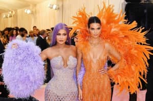 Ніби персонажі з "Голодних ігор": як зірки Голлівуду демонстрували модні образи на Met Gala-2019