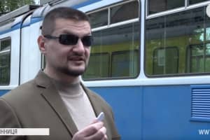 Називає номер маршруту та сповіщає, де двері: у Вінниці запрацював трамвай із "розумним" маячком для незрячих – відео