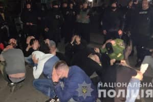 Рейдерське захоплення підприємства: у Вінниці затримали майже півсотні осіб