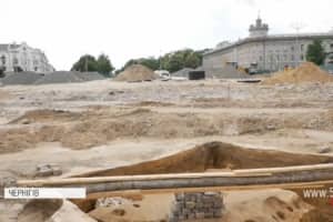 Несподівана знахідка: в Чернігові відкопали рештки будівлі заможних жителів XIII сторіччя – репортаж