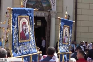 Аби підтримати громади, які переходять до ПЦУ, в Чернівцях влаштували хресний хід