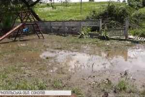 В доме было на метр воды: на Тернопольщине местные считают убытки после сильного ливня