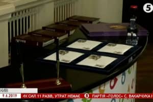 "Укрпошта" та Інститут нацпам'яті представили колекційні марки – подробиці 