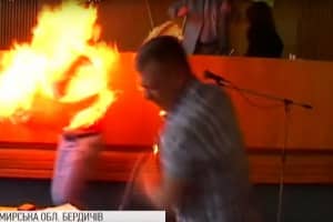 Підпалив себе під час сесії міської ради: у Бердичеві підприємець облився бензином &ndash; подробиці