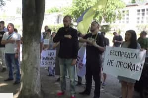 "Совесть" в клетке: в Харькове протестовали против обысков у активистов