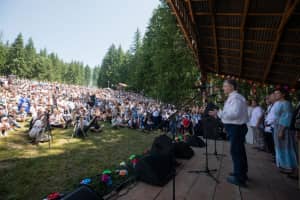 Порошенко: Мы демонстрируем нашим врагам, что Украина живет, развивается и движется в Европу