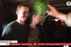 У свято Трійці до захисників Світлодарки навідався капелан – репортаж з передової