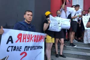 "Stop реванш!": студенты требуют не назначать Портнова на должность профессора – ФОТО