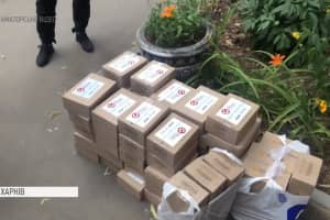 Замість гречки: в Харкові напередодні виборів почали роздавати 