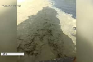 "Жахливий сморід і піна": Київводоканал зливає стічні води в Дніпро та не приховує цього