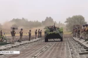 Переправа за 30 хвилин: на Луганщині пройшли навчання військових інженерів 