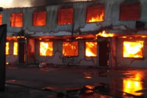 Під Києвом масштабна пожежа – горять склади секонд-хенду біля Кільцевої