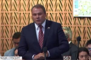 На трибуні ПАРЄ і перед росЗМІ виступають різні Толсті і Слуцькі – Логвинський