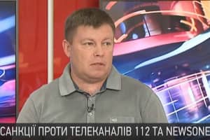 "Меседжі Зеленського рвуть українське суспільство на шматки": Мамчур застеріг президента від нерішучості 