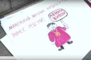 Біля КСУ відразу дві акції протесту, однак вимоги однакові – включення