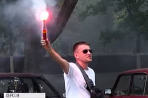 Роковини нападу на Гандзюк: у Херсоні палили димові шашки та малювали графіті