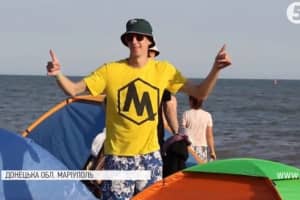 Під посиленою охороною на морському узбережжі Маріуполя стартував фестиваль "Маріуполь-сіті" – репортаж 