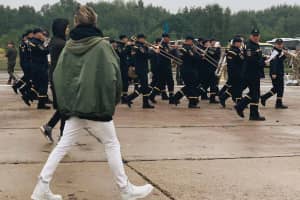 "Люди не согласны, чтобы парад превратился в шоу": полковник ВСУ об организации шествия клипмейкером
