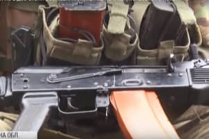 На Маріупольському напрямку окупанти гатять щоночі –  армійці зняли атаки на відео