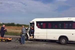 Шестеро пассажиров микроавтобуса оказались в реанимации после аварии на Днепропетровщине 