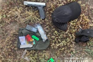 У Києві поліцейські затримали іноземця з рюкзаком боєприпасів та вибухівки