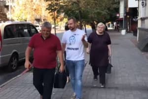 Родичі політв'язнів з'їжджаються до офісу омбудсмена Денісової
