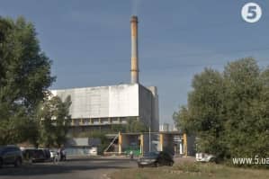 Мешканців лівого берега Києва непокоїть дим і сморід – нарікають на завод 