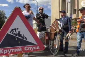 "Є всі шанси, що вона розвалиться": у Черкасах, котячись з гори, змагалися на самоходах 