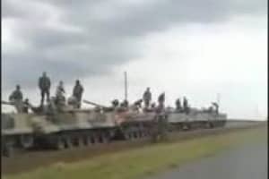 Біля кордону з Україною в Ростовській області помітили колону важкої техніки ЗС РФ – відео