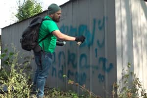 В Україні американець вирішив очистити вулиці міст від реклами наркотиків: як саме