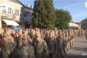 Квіти, прапорці і сльози щастя: на Львівщіну з передової повернулася 24-та бригада ЗСУ