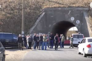 "Колеса отлетают на ходу": в Одесской области митингующие требуют закончить ремонт дороги
