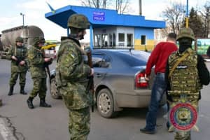 Оновлений порядок перетину лінії розмежування на Донбасі відклали на місяць – причини