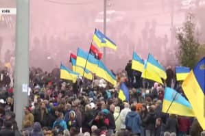 Желтый скотч, шины и 10 тысяч громких "Нет": как в Киеве проходило вече "Остановим капитуляцию"