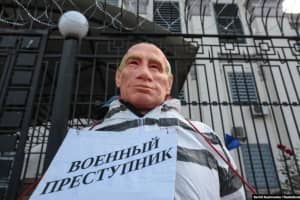 У Києві під посольством РФ відбувся "суд" над Путіним – фото