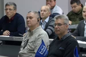 30 офіцерів і 3 місяці "розумового" вишколу: волонтери запустили навчальну програму для військових керівників – відео