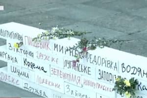 Під ОПУ активісти побудували стіну – вимагають не допустити відведення військ